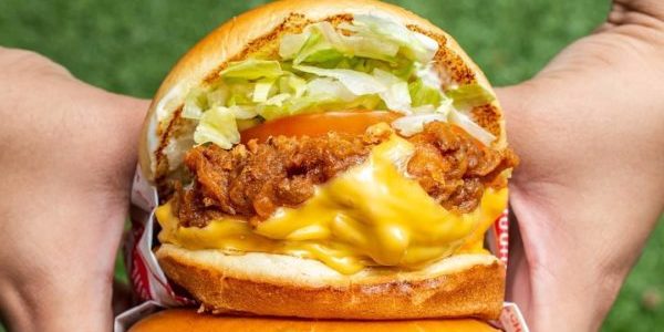 Fatburger Singapore Enjoy 2 Chicken Sandwiches at only $11 Promotion ends 30 Nov 2019
