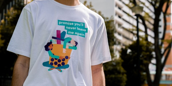 Snag a bubble tea crew neck shirt exclusively from Deliveroo!